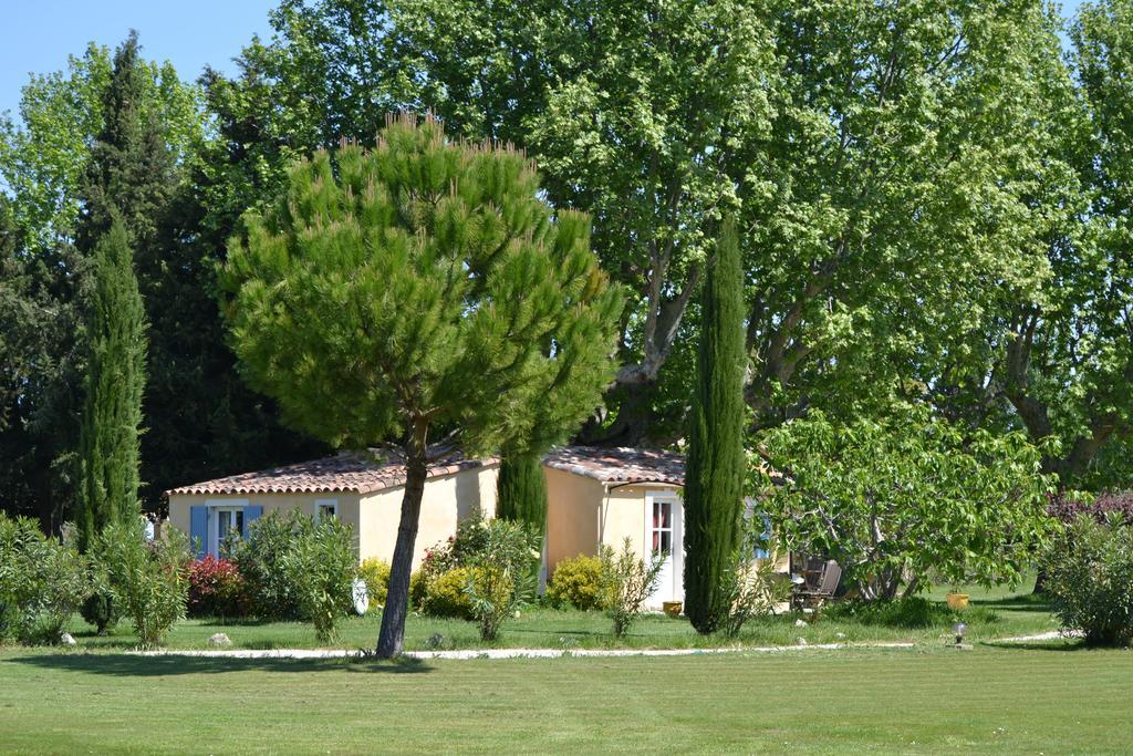 Bed and Breakfast Domaine De Fontbelle Graveson Exterior foto
