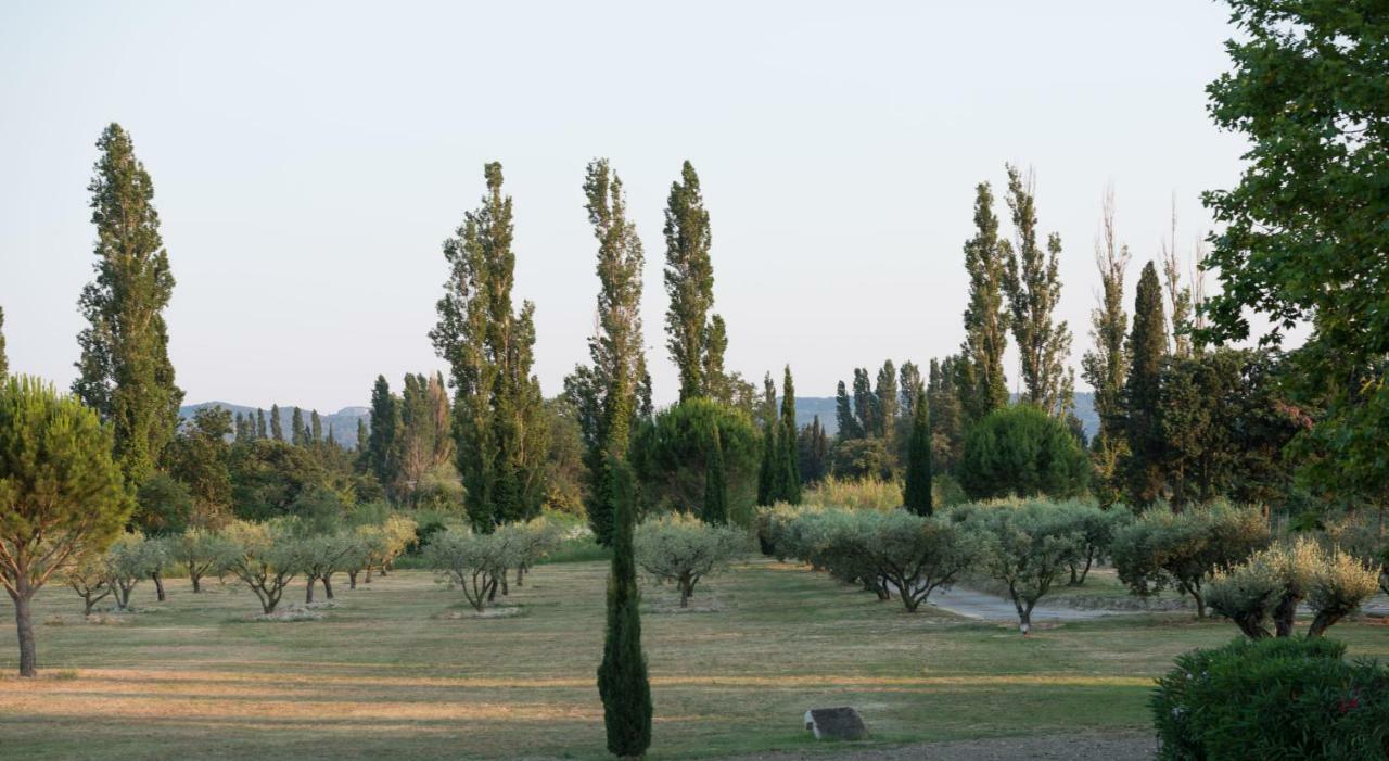 Bed and Breakfast Domaine De Fontbelle Graveson Exterior foto